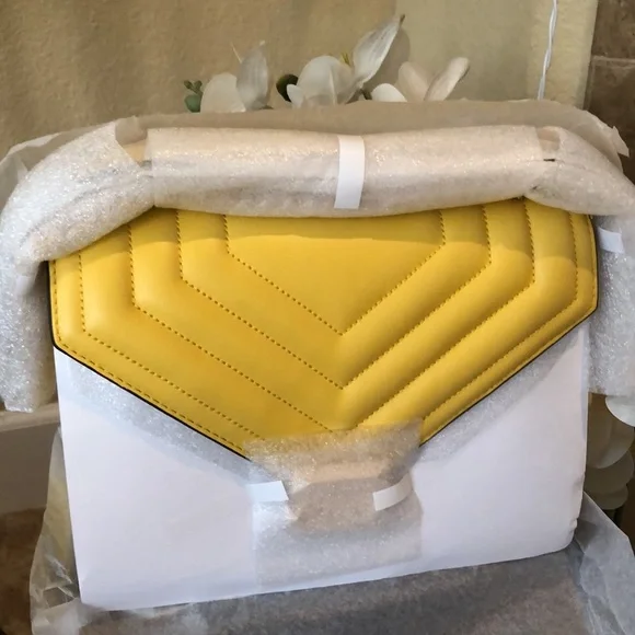 Michael Kors Quilted Chain Shoulder Bag 🎥 - Picture 6 of 11